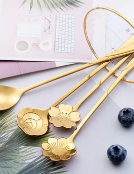 4pcs Long Flower Spoon Stainless Steel Dessert Spoons Gold Long Handle Teaspoon Mixing Scoop for Coffee Cake Kitchen Accessories
