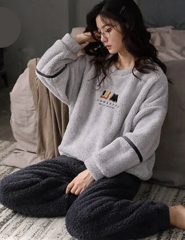 Women’s Winter Flannel Pajama Set – Warm, Thick Coral Fleece 2-Piece Loungewear