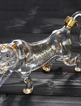 Handsome tiger shaped animal lead-free glass bottle wine decanter barware whiskey decanter for Liquor Scotch Bourbon