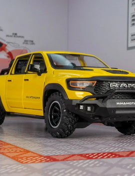1:32 Dodge RAM 1000 TRX Mammoth Metal Diecast Alloy Car Model Car Central Control Decoration Ornaments Gift With Boyfriend Goods