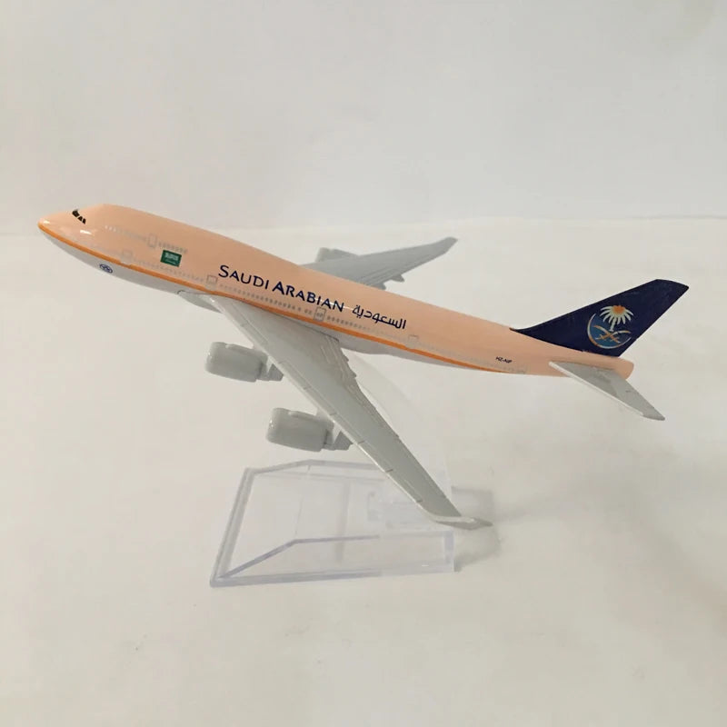 16cm 747 SAUDI ARABIAN Airplane Model Airplane Diecast Metal 1/400 Scale Planes