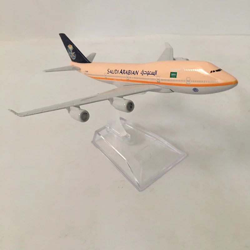 16cm 747 SAUDI ARABIAN Airplane Model Airplane Diecast Metal 1/400 Scale Planes