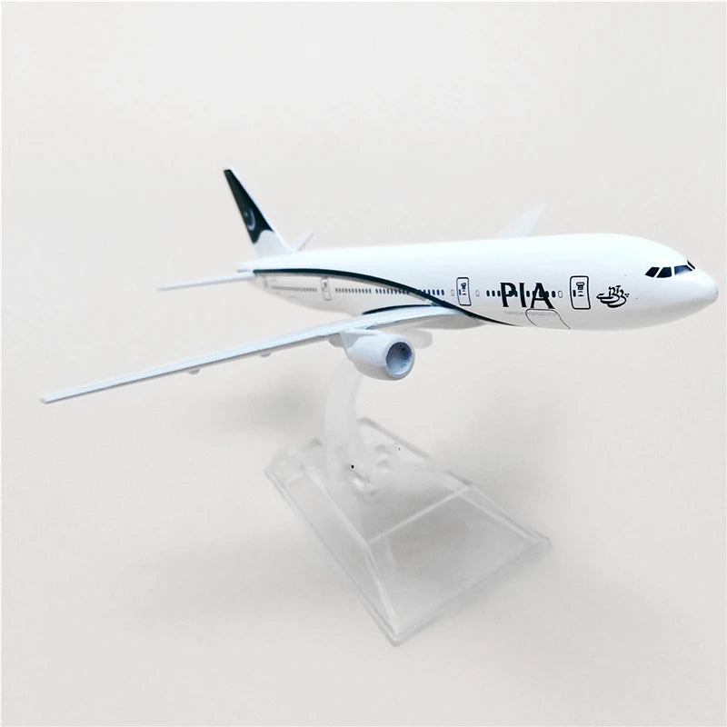 16CM PIA Pakistan International Airlines Boeing 777 Aircraft Model