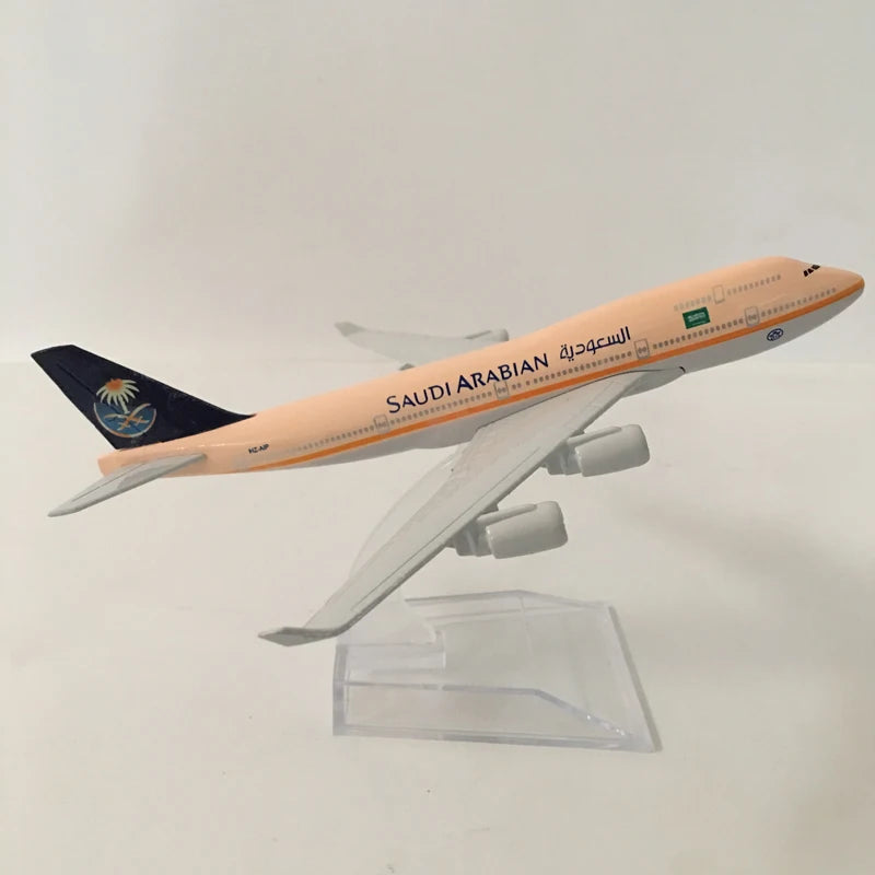 16cm 747 SAUDI ARABIAN Airplane Model Airplane Diecast Metal 1/400 Scale Planes