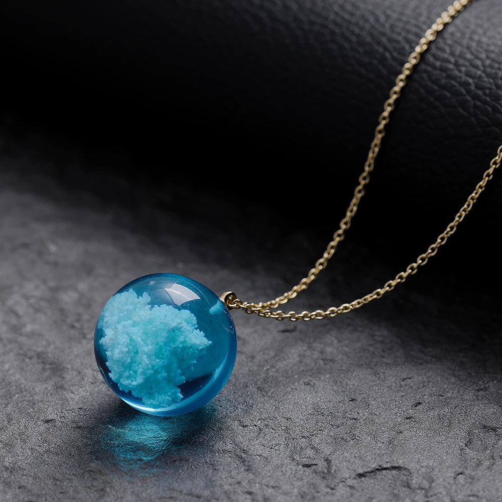 Design Transparent Resin Round Ball Pendant Necklace for Women Girls Sky Blue Cloud Spheres Necklace