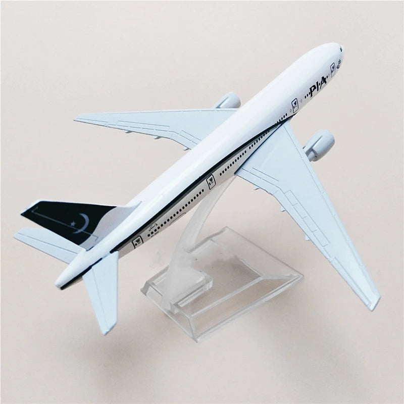 16CM PIA Pakistan International Airlines Boeing 777 Aircraft Model