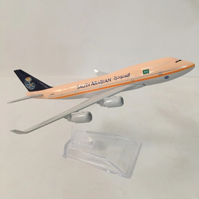 16cm 747 SAUDI ARABIAN Airplane Model Airplane Diecast Metal 1/400 Scale Planes