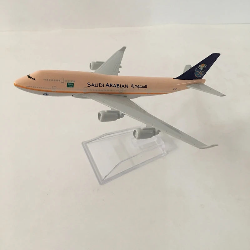 16cm 747 SAUDI ARABIAN Airplane Model Airplane Diecast Metal 1/400 Scale Planes