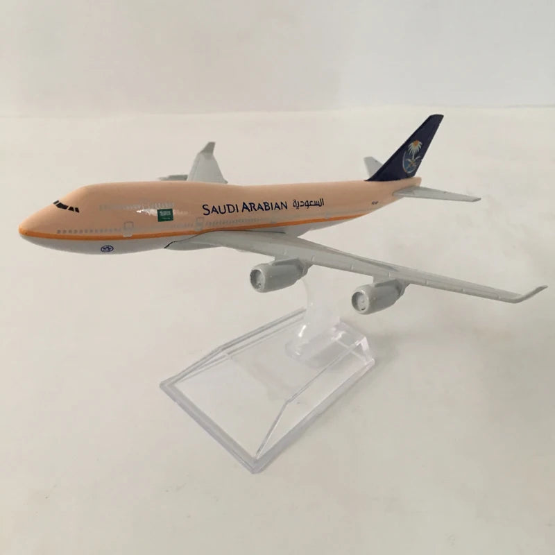 16cm 747 SAUDI ARABIAN Airplane Model Airplane Diecast Metal 1/400 Scale Planes
