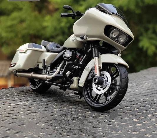 Maisto 1:18 Harley 2018 CVO Road Glide Alloy Sports Motorcycle Model Metal Street Racing Motorcycle Model Simulation Gifts