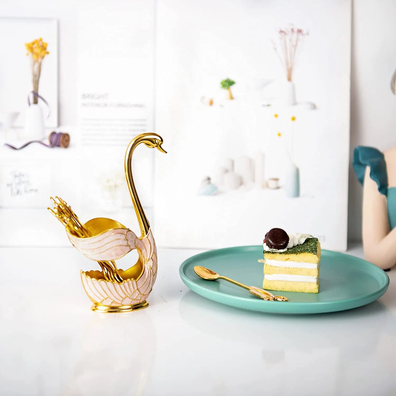 Swan-Shaped Cutlery Holder, Elegant Spoon and Fork Base, Luxury Tableware Storage, Stylish Kitchen Decor and Organizer for Home