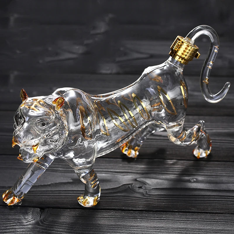Handsome tiger shaped animal lead-free glass bottle wine decanter barware whiskey decanter for Liquor Scotch Bourbon