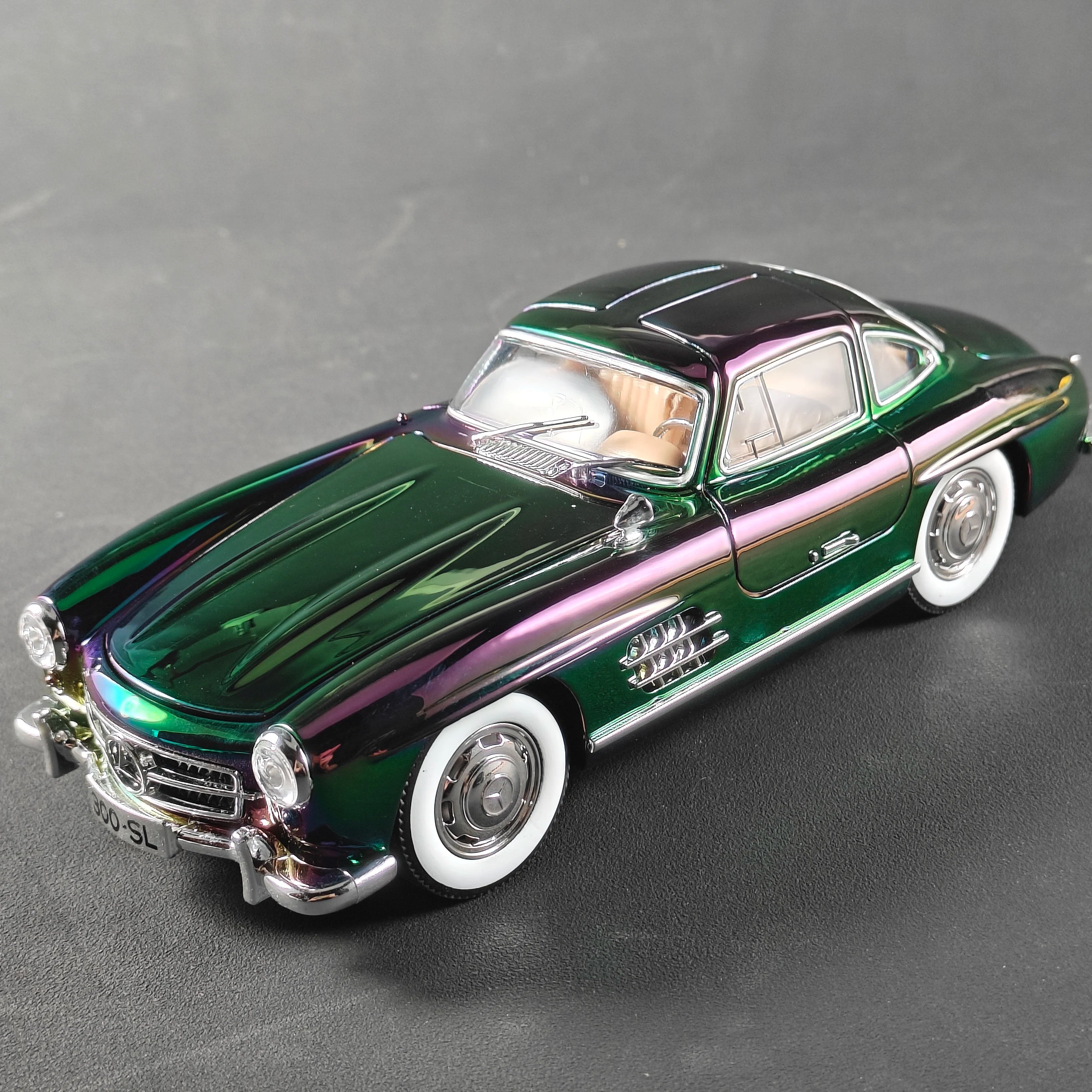 1:24 Mercedes-Benz 300SL Electroplated Version Alloy Diecast Classic Car Model Display Collection