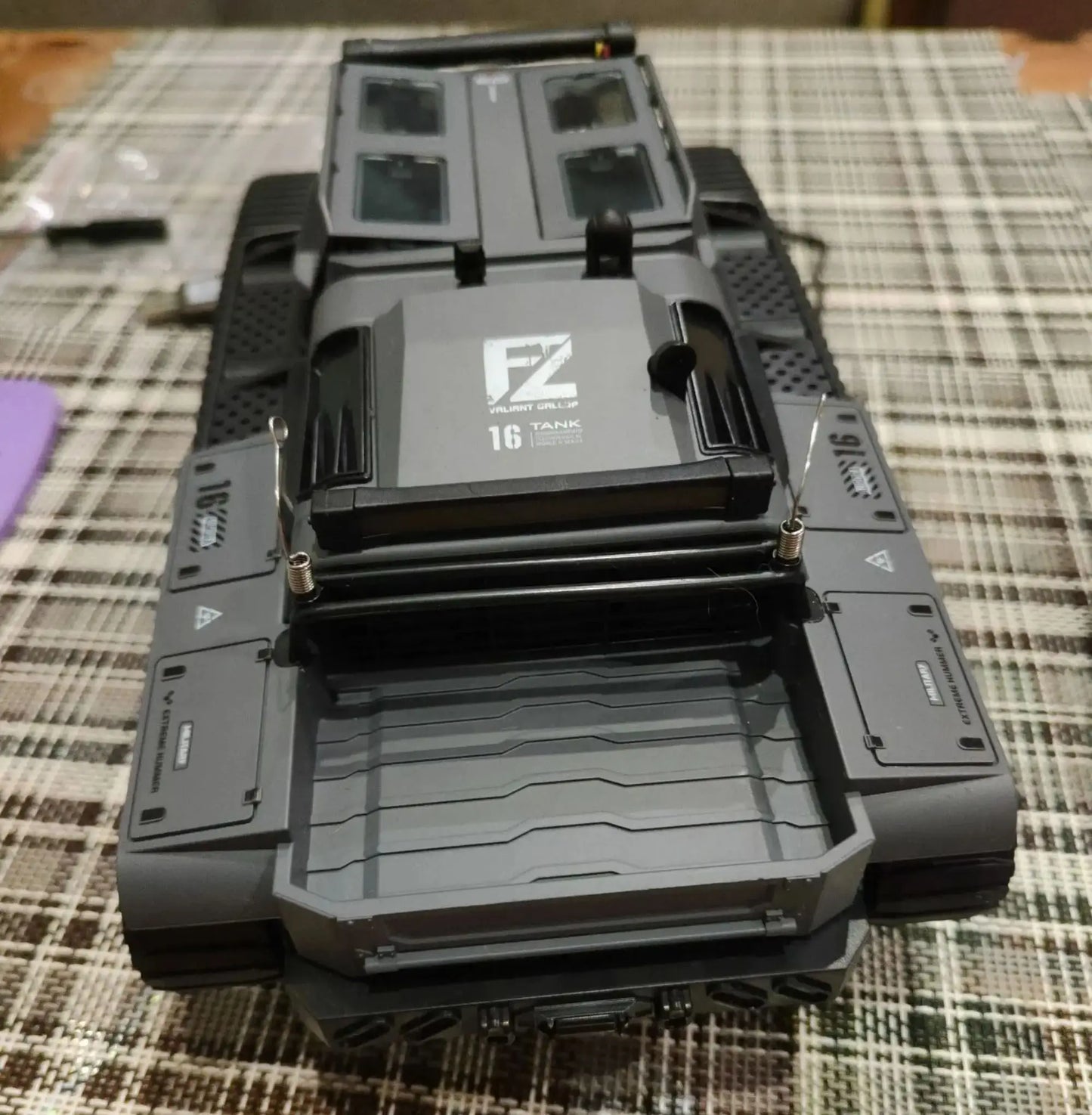 116 Scale Tracked RC Tank With 360 Degree Rotation