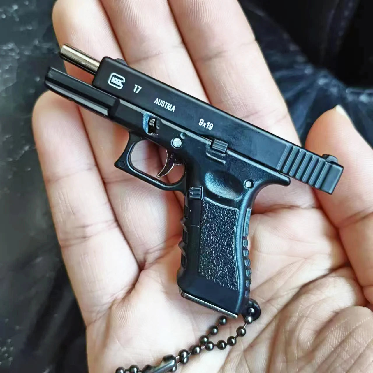 Semi-alloy 1:3 Glock Pistol Model Metal Mini G17 Toy Gun Detachable DIY Keychain Pendant Ornaments