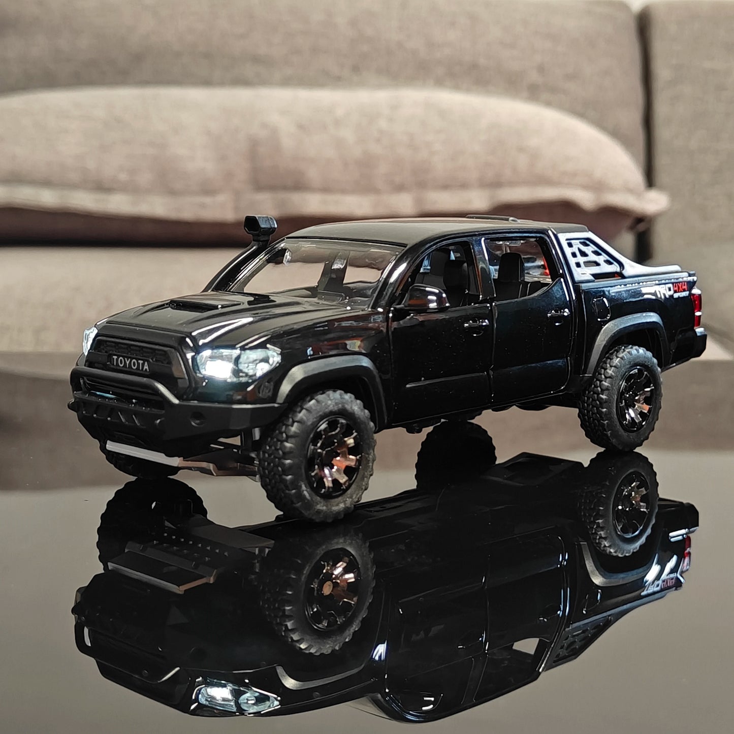 1:32 Toyota Tacoma TRO Off Road Pickup Truck Alloy Diecast Model Outdoor Collection Ornaments High Simulation Collection Present
