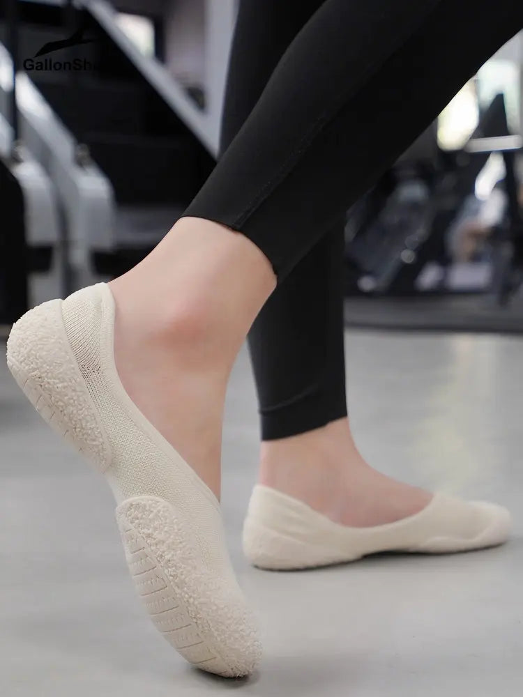 Indoor sports shoes, fitness jumping shoes, yoga Pilates, lightweight and breathable thin soled shoes