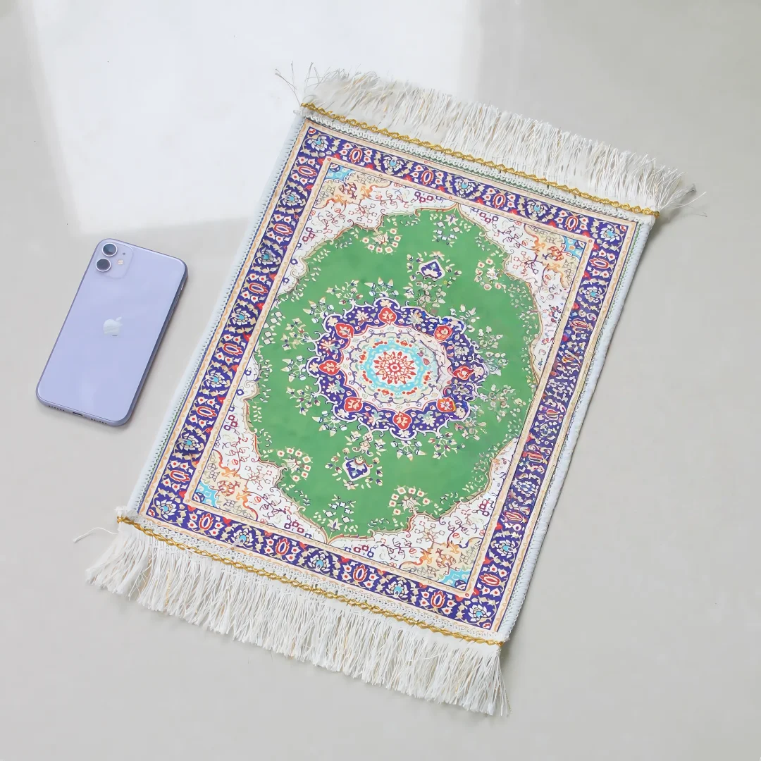 Portable Islamic Prayer Small Mat Classic Pattern Muslim Prayer Rug Small Rug Foldable Salah Carpet Mat with Tassel