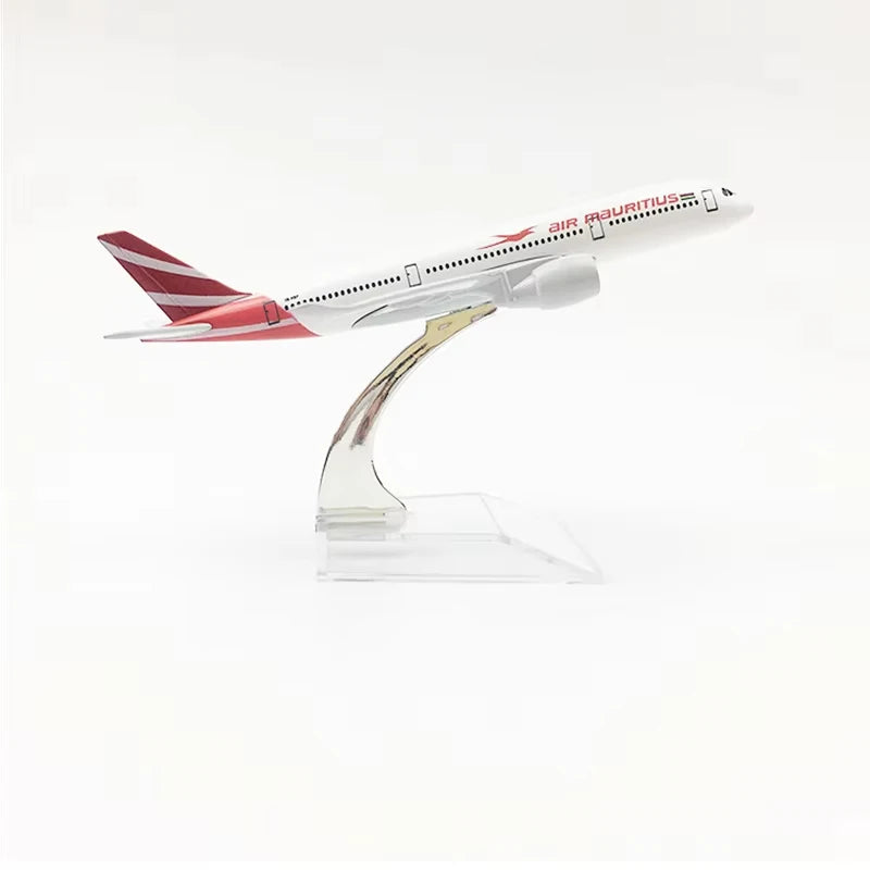 16CM Airbus A350 Aircraft Model
