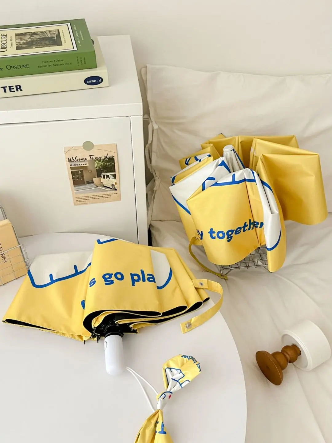 An outdoor travel umbrella with dog prints, mini sun umbrella, sun protection and UV protection