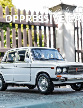1/24 Scale LADA Toy Car Model Alloy Diecast 6 Doors Opened Pull Back Sound Light Scale Model Car Toys for Boys Collectible Gifts