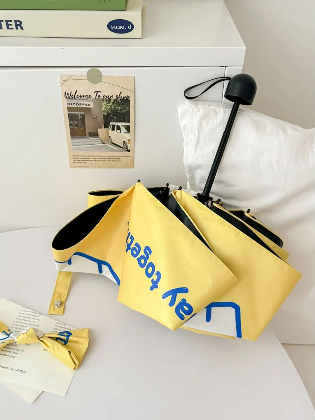 An outdoor travel umbrella with dog prints, mini sun umbrella, sun protection and UV protection