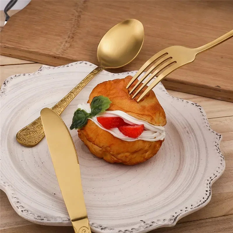 24pcs Golden Spoon Knife Fork Set Luxury Stainless Steel Tableware Set High-end Retro Complete Cutlery for 6 People Home Decor