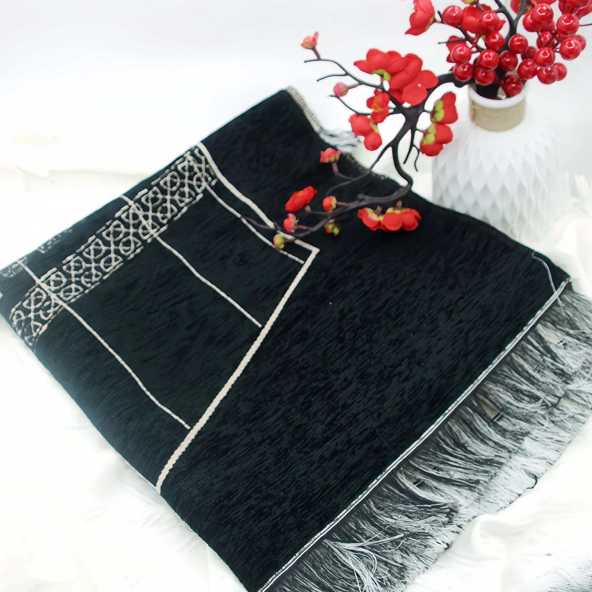 Lightweight Prayer Rug and Prayer Beads with Elegant Cylinder Gift Box Soft Sajadah Islamic Gifts Set Portable Prayers Mat Black