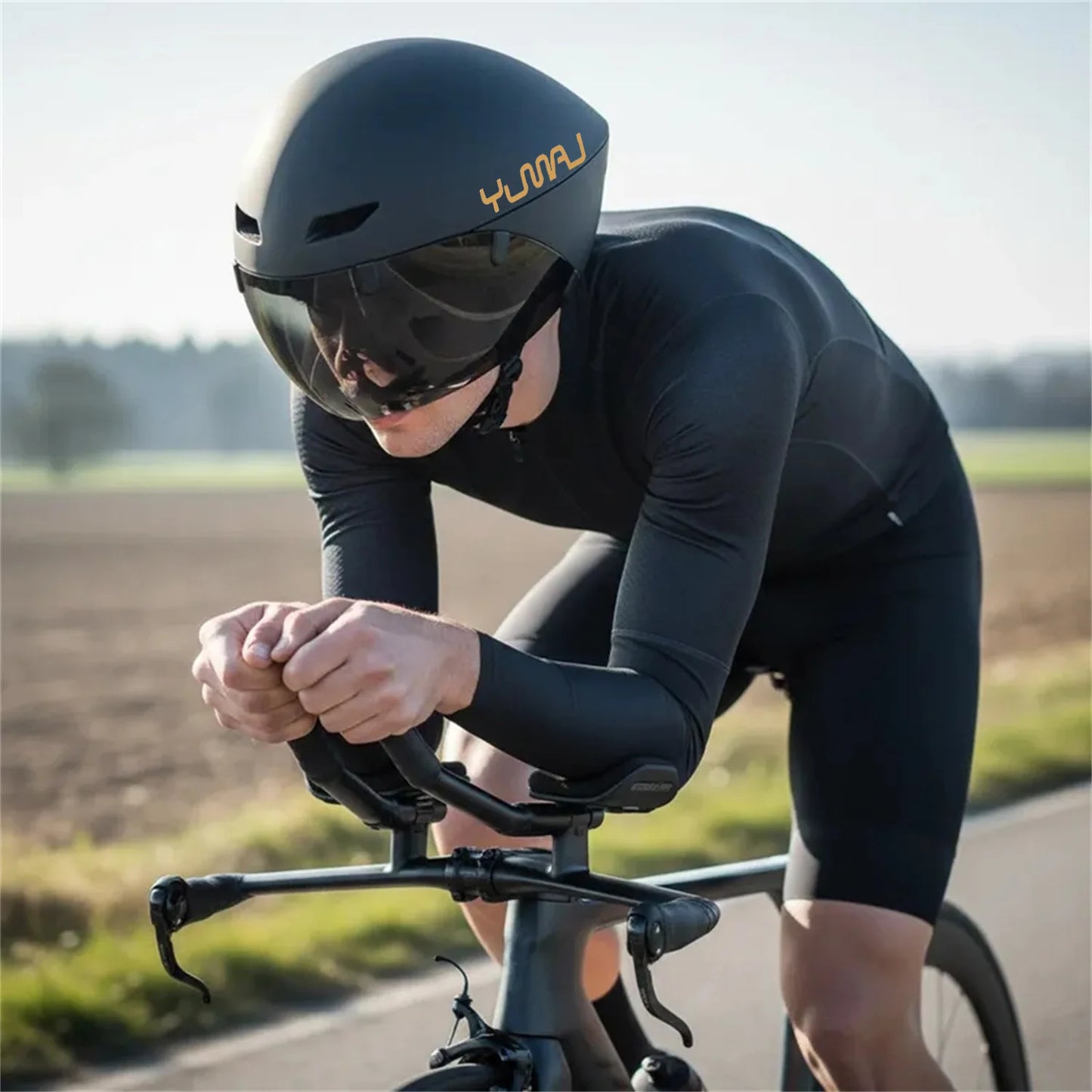 Aerodynamic Triathlon Cycling Helmet With Magnetic Goggles