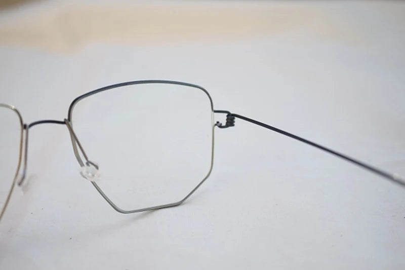 Irregular Polygon Titanium Screwless Eyeglasses Frame