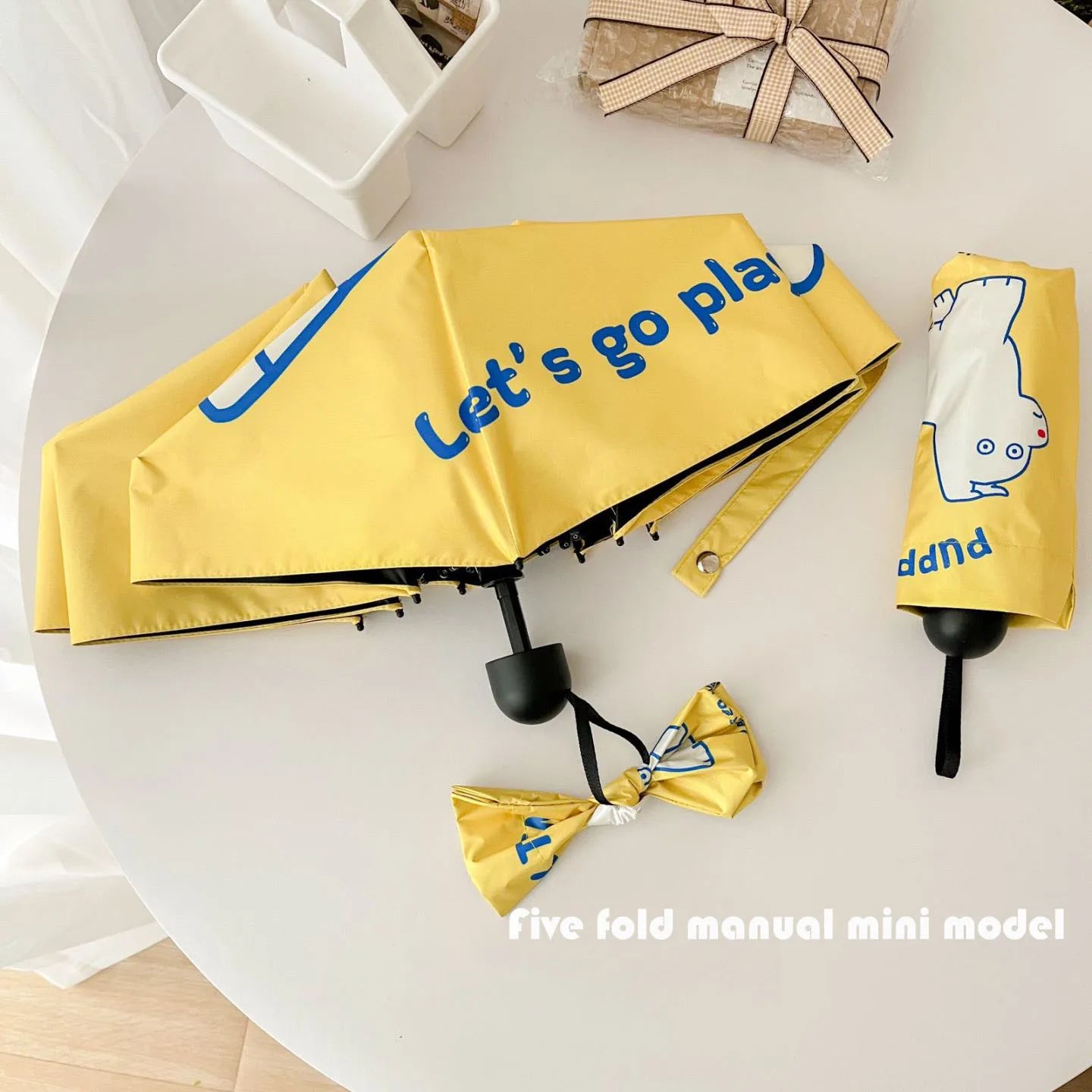 An outdoor travel umbrella with dog prints, mini sun umbrella, sun protection and UV protection