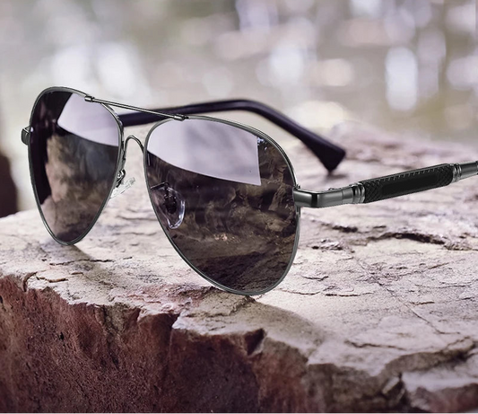Titanium Memory Metal Photochromic Polarized UV400 Pilot Sunglasses for Men Women