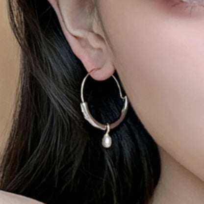 Modern Jewelry Cool Metal Hoop Earrings Trend New High Quality Small Pearl Dangle Drop Earrings