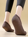 Ultra quiet and lightweight indoor sports shoes with anti slip and shock-absorbing soft soles