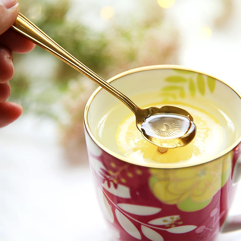 8pcs Gold Dessert Spoons Small Flower Spoon Set Stainless Steel Teaspoons Milk Stir Tool for Fruit Honey Lovely Dinnerware Set