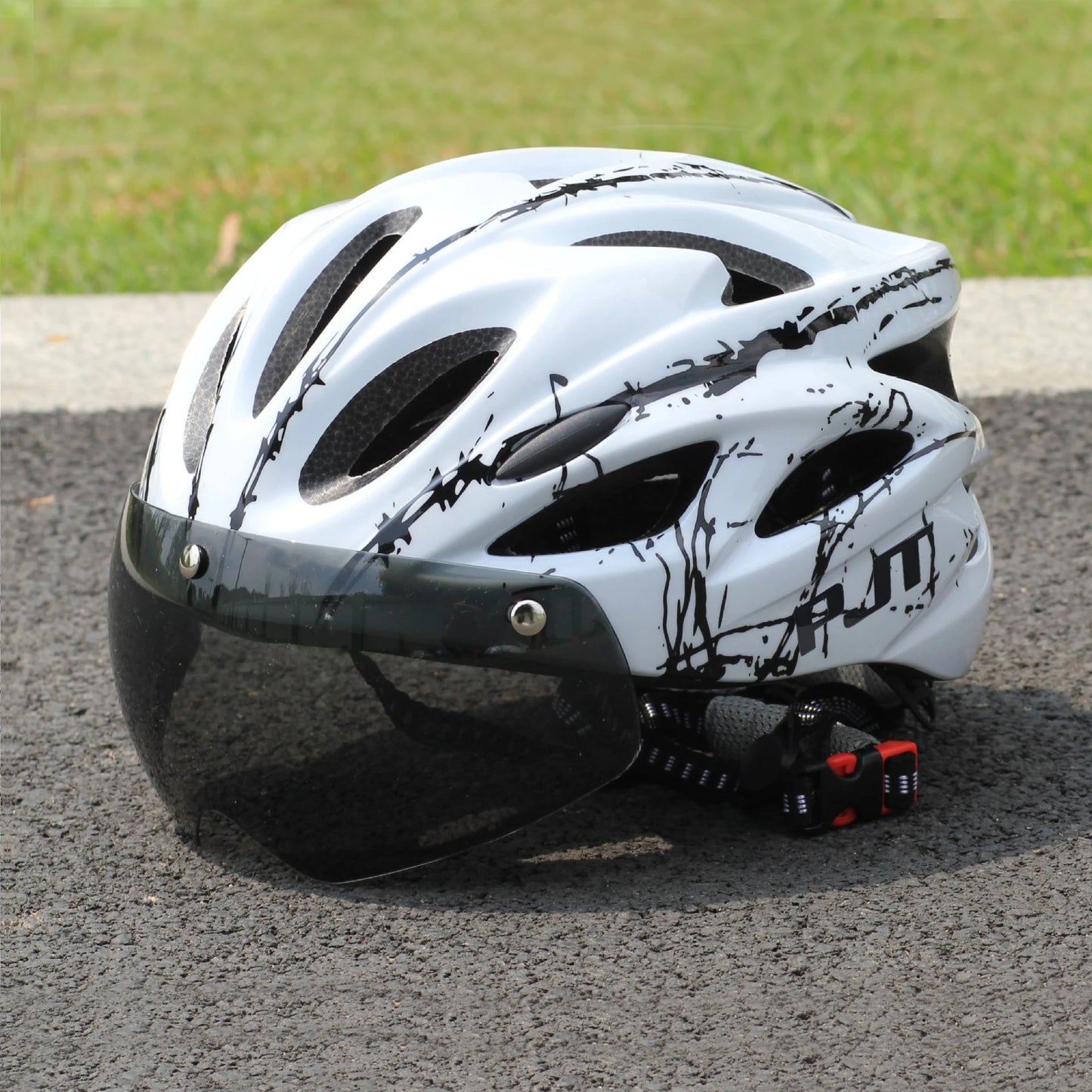 Ultra Lightweight Cycling Helmet With 18 Ventilation Openings