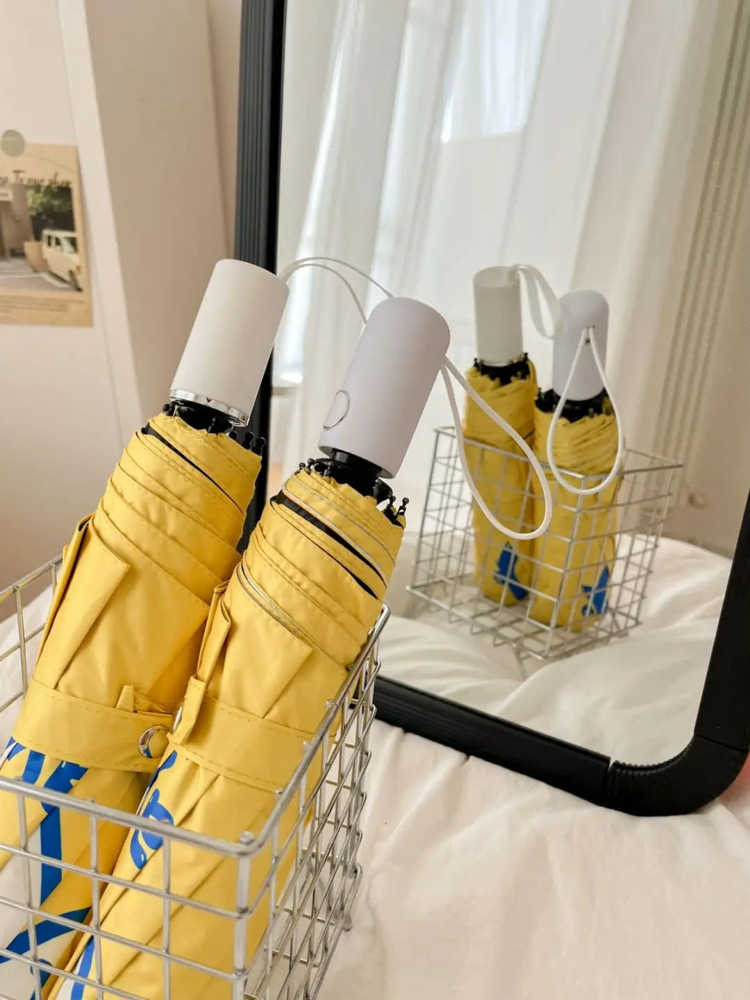 An outdoor travel umbrella with dog prints, mini sun umbrella, sun protection and UV protection