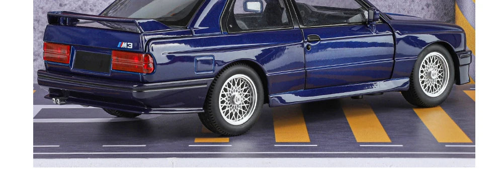 1:24 M3 E30 IM Alloy Miniature Car Diecast Metal Model Collection Hobbies Birthday Present With Friend Decoration Classic Car GT