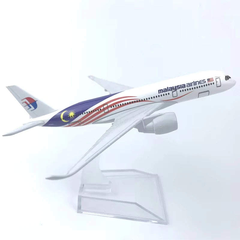 16CM Airbus A350 Aircraft Model