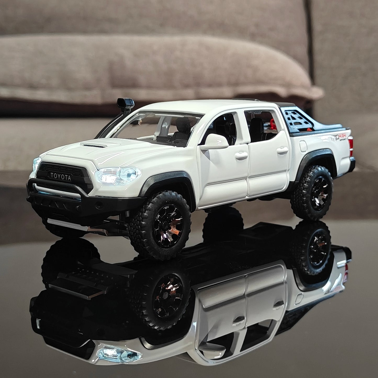 1:32 Toyota Tacoma TRO Off Road Pickup Truck Alloy Diecast Model Outdoor Collection Ornaments High Simulation Collection Present