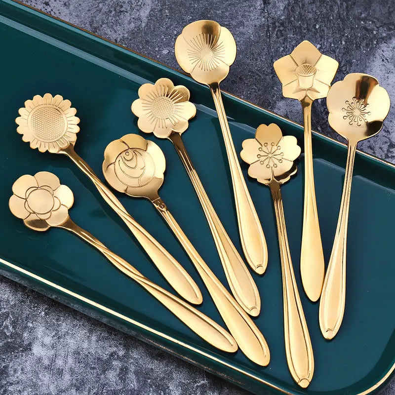 8pcs Gold Dessert Spoons Small Flower Spoon Set Stainless Steel Teaspoons Milk Stir Tool for Fruit Honey Lovely Dinnerware Set