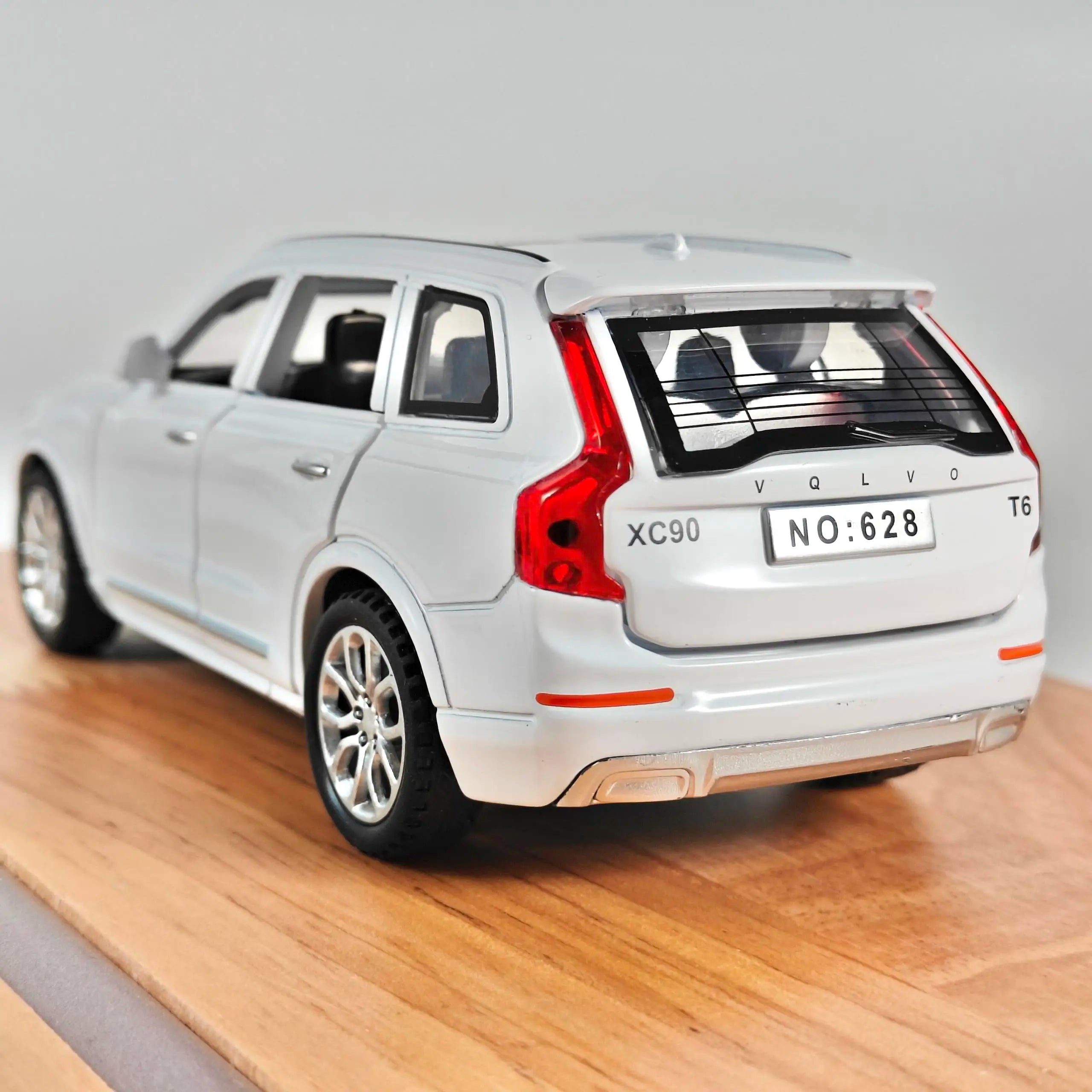 Simulation 1:32 Volvo XC90 SUV Alloy Diecast Metal Model Sound & Light Toy Car Central Control Ornaments Display Present For Boy