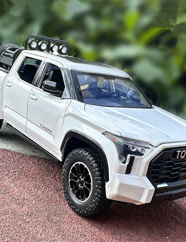 1/22 Tundra Pickup Alloy Car Model Diecast & Toy Metal Off-Road Vehicles Car Model Sound and Light Collection s Toy Gift