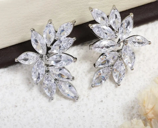 Leaf Cubic Zircon Stud Earrings for Women Shinny Sliver Color Crystal Flower Earring