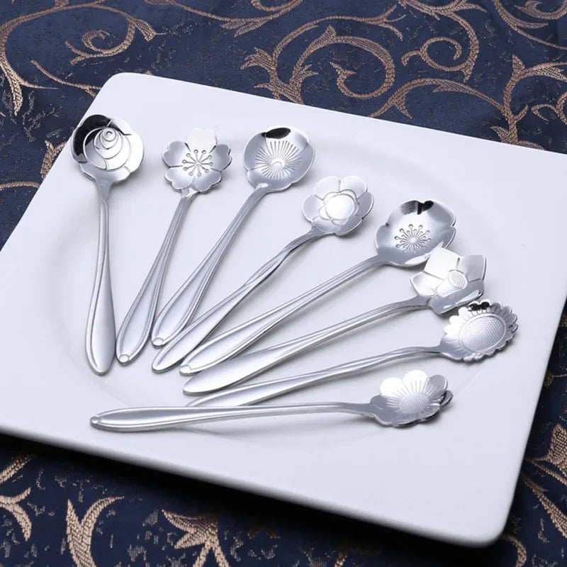 8pcs Gold Dessert Spoons Small Flower Spoon Set Stainless Steel Teaspoons Milk Stir Tool for Fruit Honey Lovely Dinnerware Set