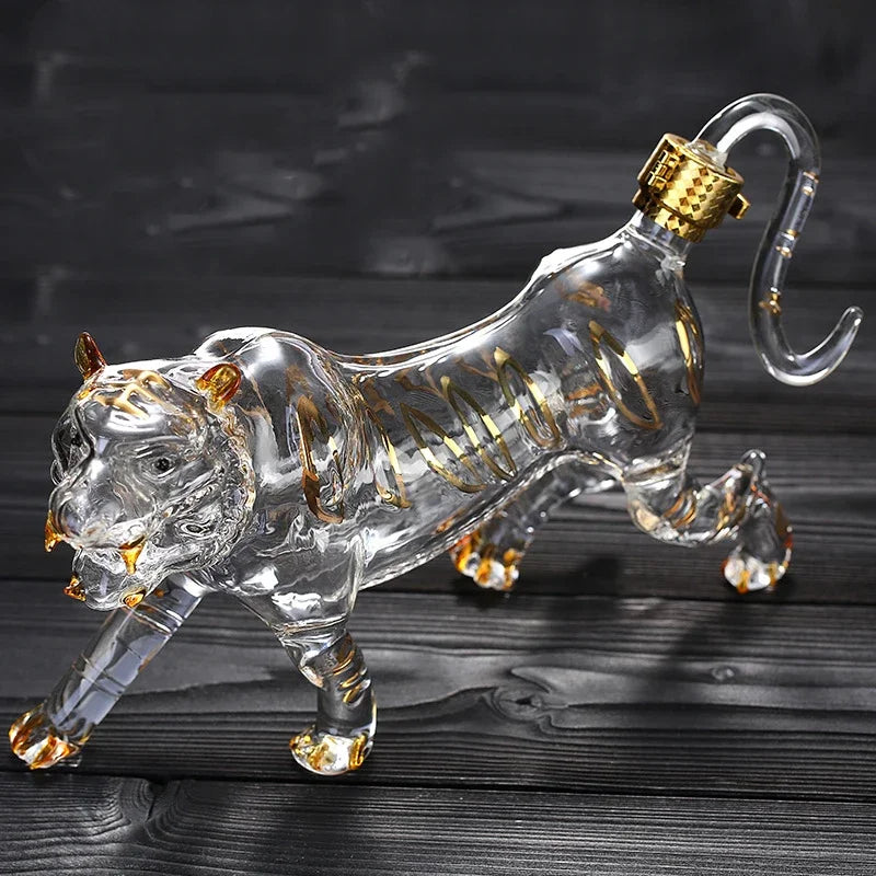 Handsome tiger shaped animal lead-free glass bottle wine decanter barware whiskey decanter for Liquor Scotch Bourbon