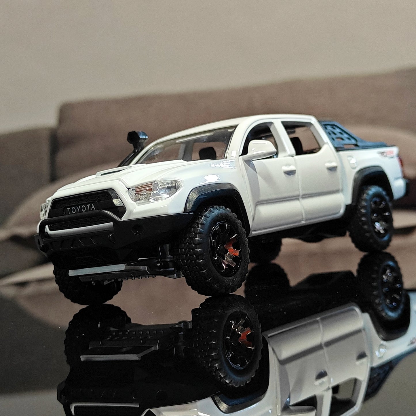 1:32 Toyota Tacoma TRO Off Road Pickup Truck Alloy Diecast Model Outdoor Collection Ornaments High Simulation Collection Present