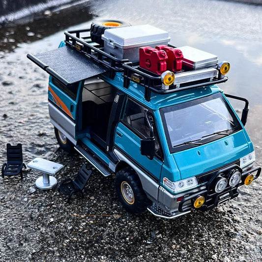 1:24 Mitsubishi Delica MPV Alloy Car Model Diecasts Metal Toy Commercial Vehicles Car Model Simulation Sound and Light Gift