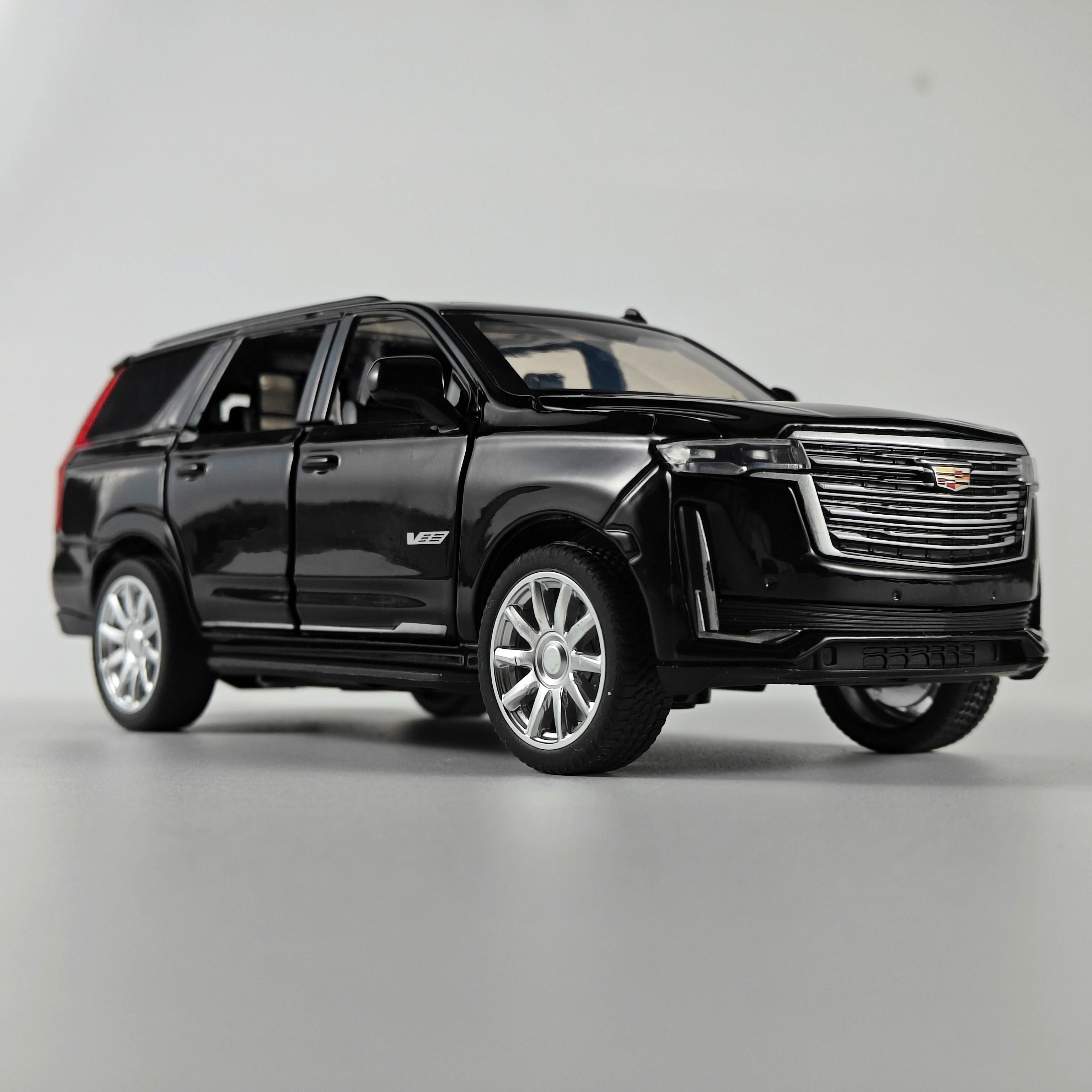 Diecast 1:32 Cadillac Escalade SUV Alloy Model Sound And Light Pull Back Toy Accessories For The Car Birthday Present For Boys