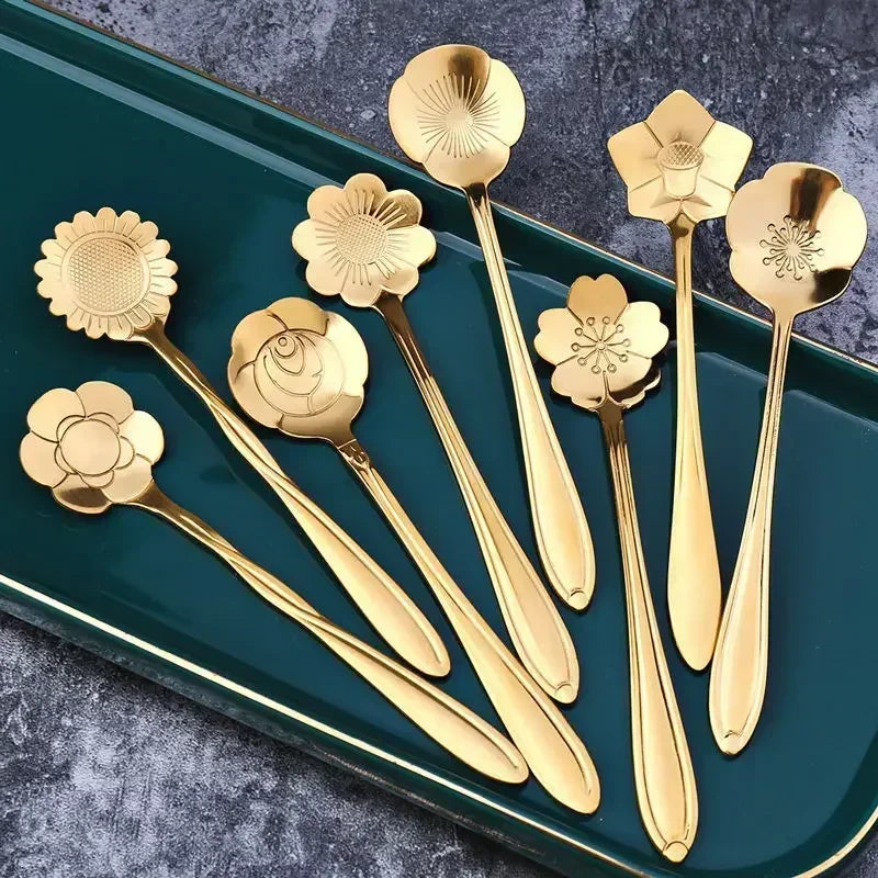 8pcs Gold Dessert Spoons Small Flower Spoon Set Stainless Steel Teaspoons Milk Stir Tool for Fruit Honey Lovely Dinnerware Set